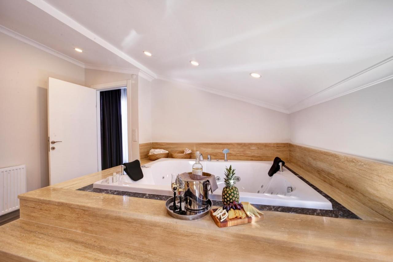 Deluxe Suite mit Whirlpool-Badewanne